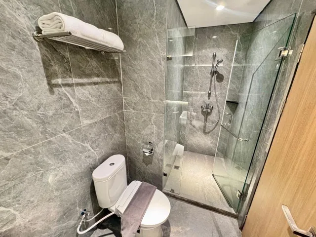 غرفة بريميير ديلوكس بسرير كينج وسرير فردي، Orchardz Hotel Industri 5/5