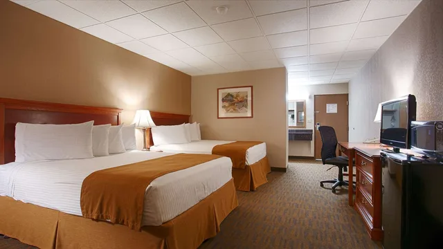 غرفة بسريرين كوين، Rodeway Inn McPherson East 2/4
