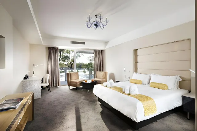 Deluxe, Swan River Hotel 1/3