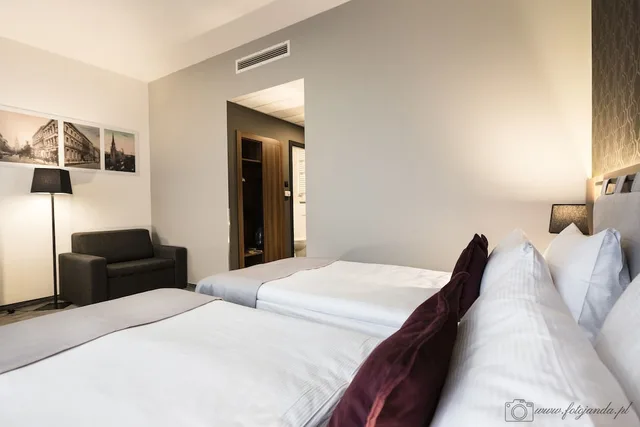 غرفة قياسية بسريرين منفصلين مع أريكة، Best Western Hotel Mariacki 5/7