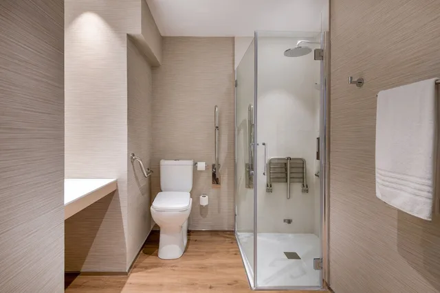 غرفة بسرير كوين، AC Hotel Som by Marriott 8/14