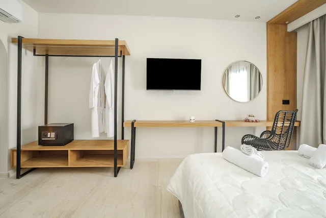 Executive, Double Bed, Pool View, Nikon Boutique Hotel 6/9
