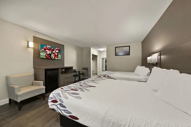 غرفة قياسية بسريرين كوين للمدخنين، Red Roof Inn Los Angeles - Bellflower 2/4