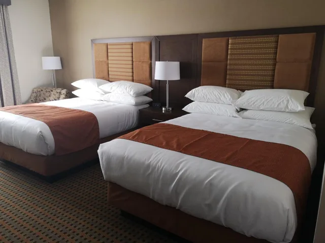 غرفة بسريرين كوين بحوض استحمام لذوي الإعاقة، Best Western Plus Hinton Inn and Suites 7/10