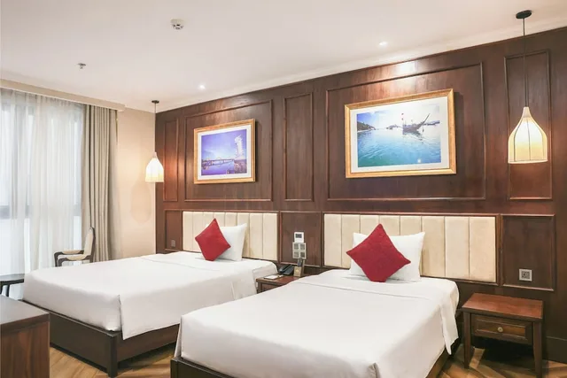 غرفة ديلوكس بسريرين منفصلين بحوض استحمام، Golden Lotus Luxury Hotel Da Nang 4/8
