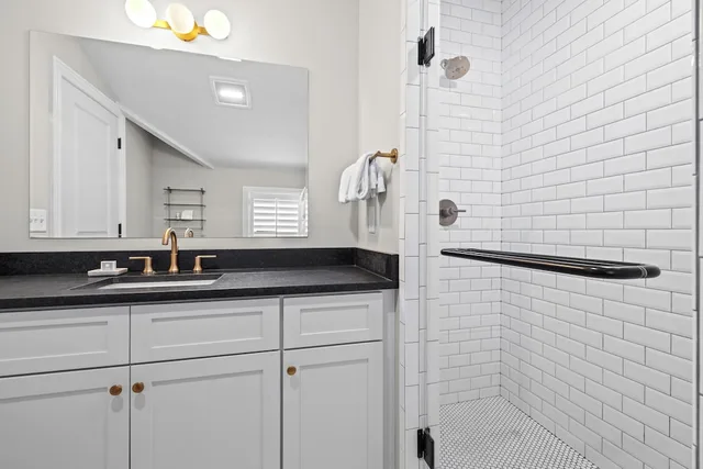 Anthony, Deluxe, Single, King Bed، Germantown Inn 9/10