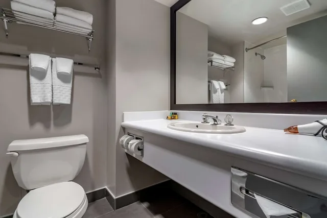 غرفة قياسية بسريرين مزدوجين، Best Western Plus Vancouver Airport Hotel 4/5