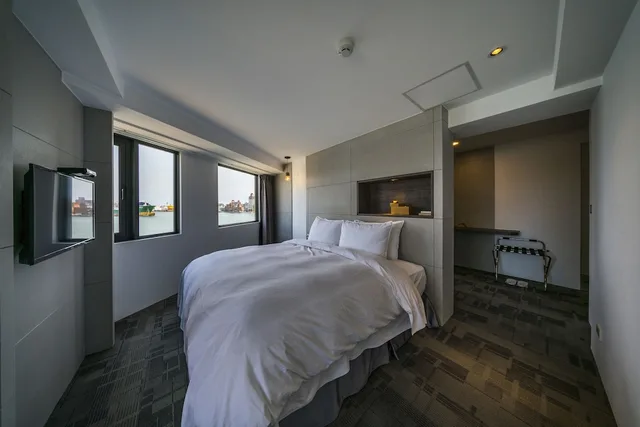 غرفة ديلوكس بسرير كينج بإطلالة على المرفأ، Watermark Hotel-The Harbour 1/4