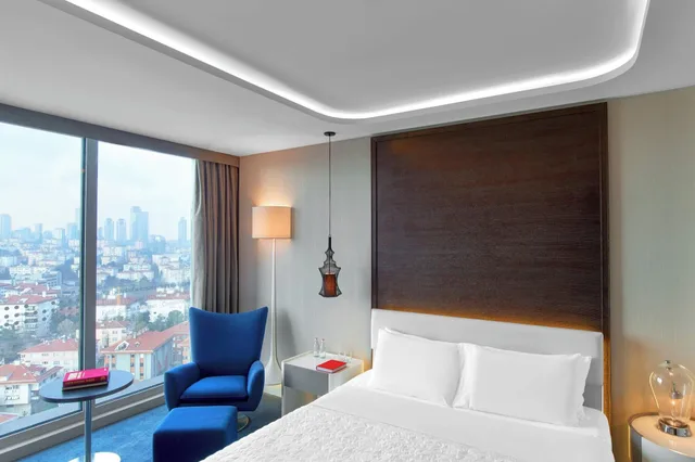 غرفة ديلوكس بسرير كينج بإطلالة على المدينة، Le Meridien Istanbul Etiler 5/9