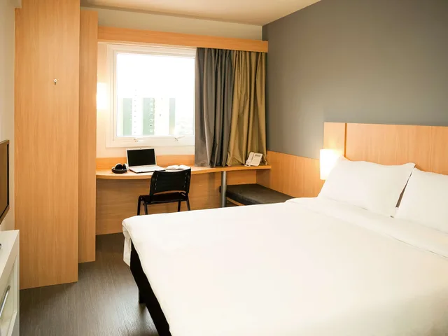 Standard, 1 Double and 1 Single Bed, Ibis Cascavel 2/6