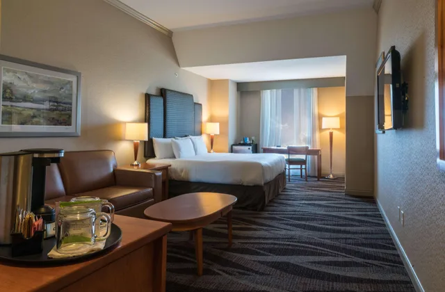 غرفة بسرير كوين مع أريكة بحوض استحمام لذوي الإعاقة، Prestige Harbourfront Resort, WorldHotels Luxury 2/3