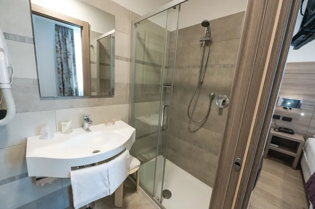 غرفة كومفورت ثلاثية بسرير مزدوج وسرير فردي، Hotel Coccodrillo 4/5
