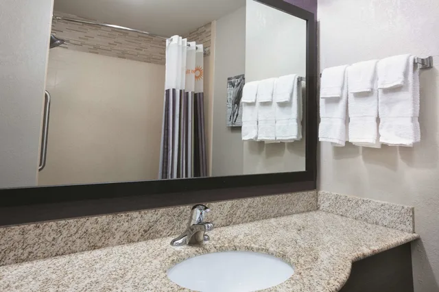 Room, 2 Queen Beds, La Quinta Inn & Suites by Wyndham Covington 8/9