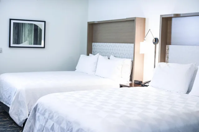 Feature, 2 Double Beds، Holiday Inn Hotel And Suites St Cloud 1/3