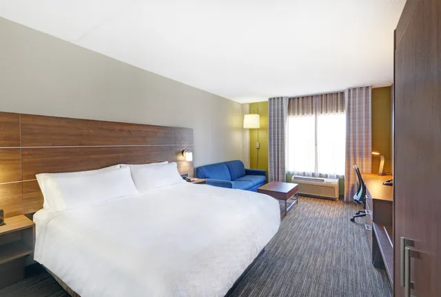 Leisure, King Bed، Holiday Inn Express Hotel Suites Woodstock South 1/4