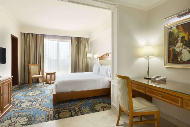 غرفة ديلوكس بسرير كينج، Ramada by Wyndham Amritsar 2/2