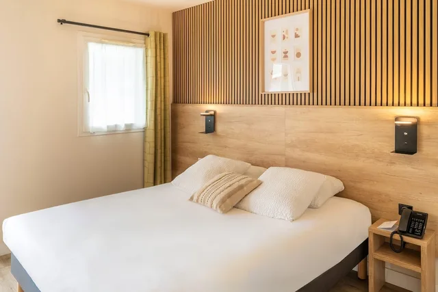 غرفة قياسية بسرير مزدوج وسرير فردي في الطابق الأرضي، Sure Hotel by Best Western Mont-de-Marsan 4/10