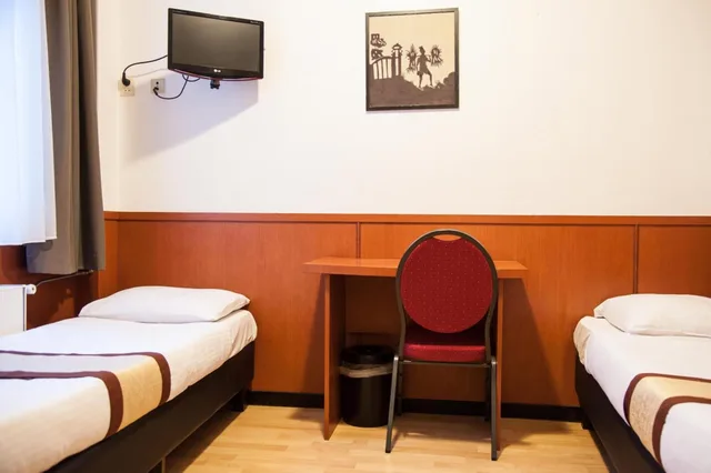 Standard, Twin Beds, Private Bathroom, Continental Hotel 8/10