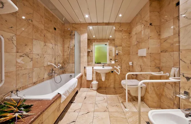 غرفة قياسية رباعية، Mediterraneo Palace Hotel 2/2