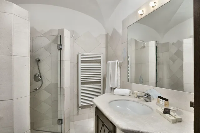 2 Bedrooms, Luxury, Apartment, 1 Single and 2 Queen Beds، Relais Villa Carola 10/10