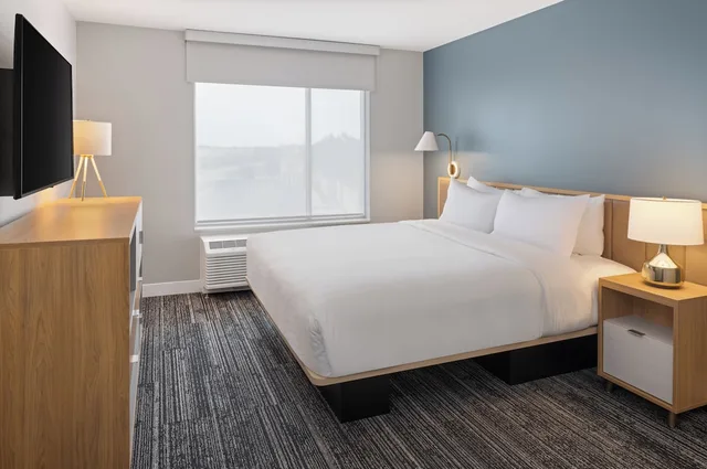 جناح استوديو بسرير كينج بغرفة نوم واحدة مع أريكة لذوي الإعاقة، TownePlace Suites by Marriott Mankato 2/7