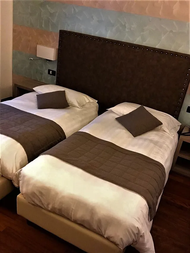 Room, Twin Beds, Hill View، Parigi 5/8