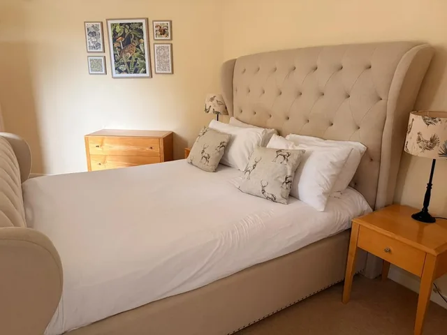 غرفة كلاسيكية بسرير كينج، Burlton Inn 4/8