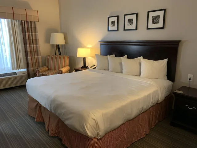 غرفة بسرير كينج لذوي الإعاقة، Country Inn & Suites By Radisson Kearney NE 1/3