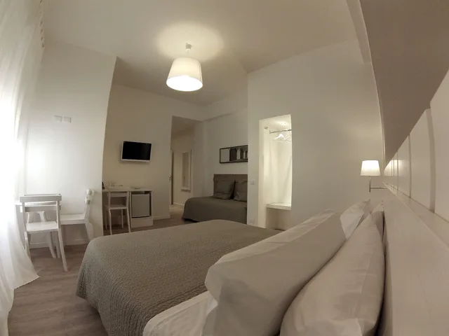 Deluxe, Triple, 1 King and 1 Single Beds, B&B Medinblu 2/4