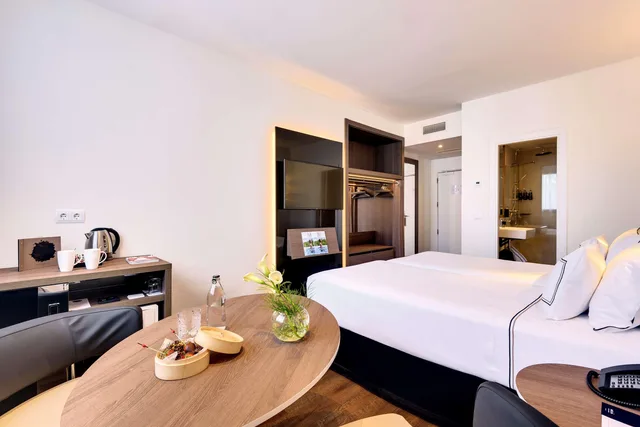 غرفة متصلة، Melia Madrid Serrano 7/10