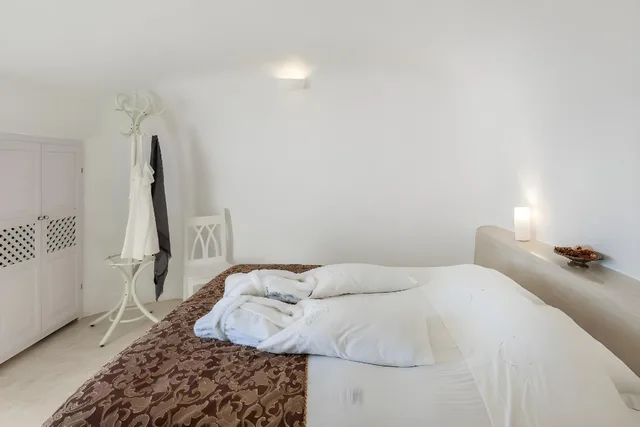 Honeymoon, Cliff, Suite, Outdoor Jetted Tub، Fanari Villas 1/1