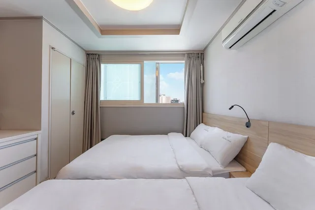 غرفة ديلوكس بسرير مزدوج وسرير فردي، Staywell Hotel 8/10