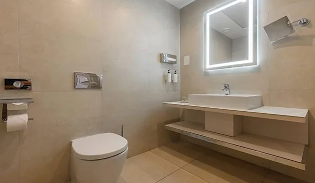 جناح جونيور ديلوكس بسرير مزدوج بشرفة مع أريكة، Maritim Antonine Hotel and Spa Malta 10/10