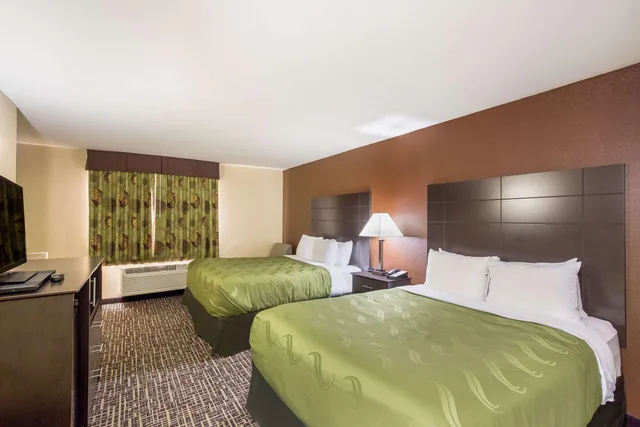 Room, 2 Queen Beds, Quality Inn & Suites Caseyville - St. Louis 2/3
