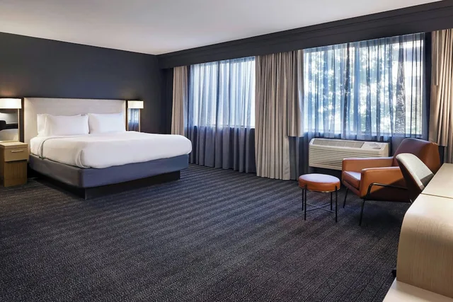 استوديو بسرير كينج مع أريكة، COURTYARD BY MARRIOTT SACRAMENTO MIDTOWN 3/10