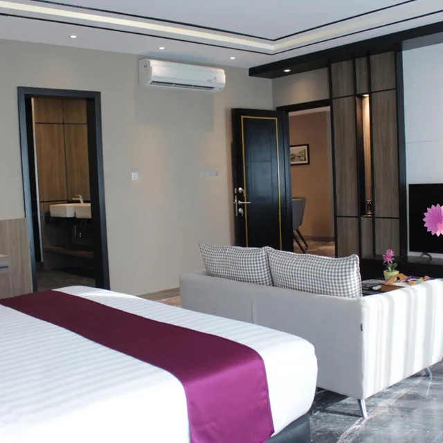 جناح رئاسي، Shakti Hotel 4/10