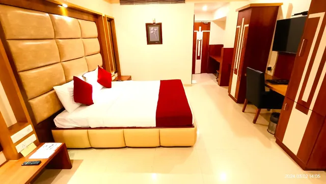 غرفة سوبيريور بسرير مزدوج وسرير فردي، HOTEL EXCELLENCY 1/2