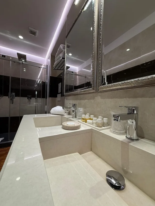 Junior Suite, Queen and Twin Beds, City View, Balcony, I Tre Moschettieri 6/6