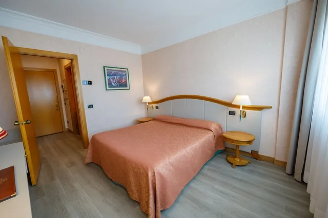 غرفة كلاسيكية ثلاثية، Perugia Plaza 1/8