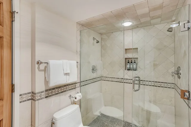 غرفة متصلة ديلوكس بسرير كينج وسريرين كوين بـ3 غرف نوم، Laurelwood A Destination Residence 6/8