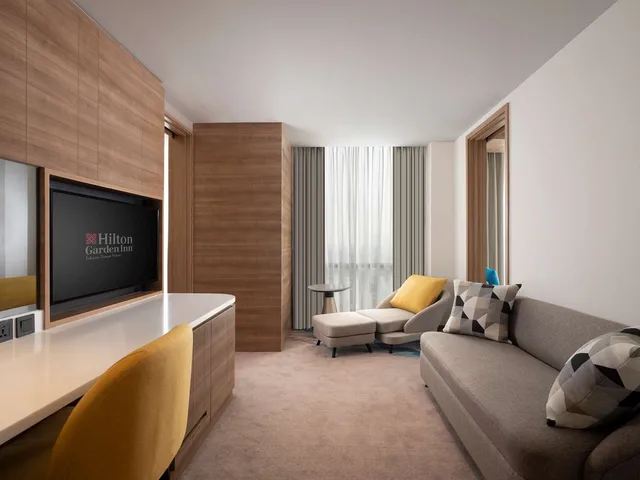 جناح عائلي بسرير كينج، Hilton Garden Inn Jakarta Taman Palem 3/9