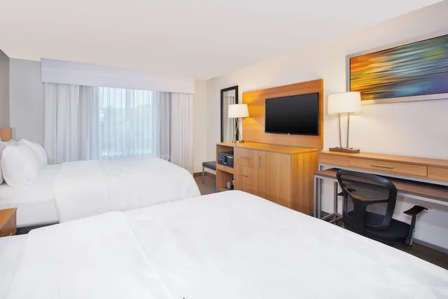غرفة قياسية بسريرين كوين لذوي الإعاقة، HOLIDAY INN MORGANTOWN UNIVERSITY AREA 1/3