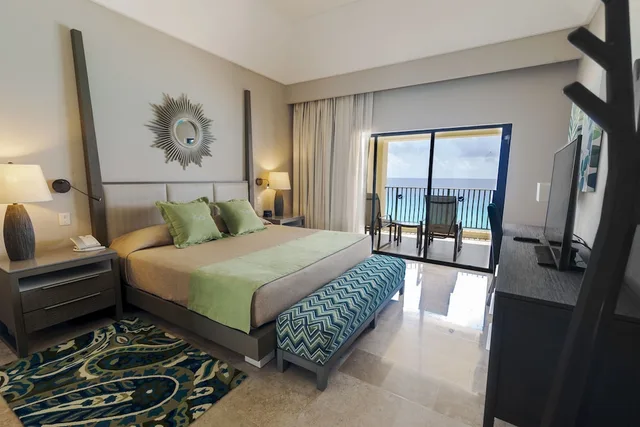 2 Bedrooms, Deluxe, Suite, 1 King and 2 Double Beds, 2 Murphy Beds, Beach Front، The Royal Sands All Inclusive Resort & Spa 1/5