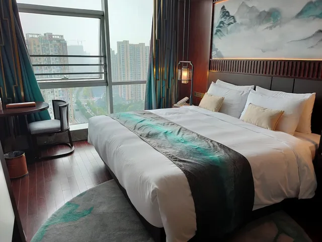 غرفة قياسية بسرير مزدوج بإطلالة على المدينة، New Century Hotel Binjiang Hangzhou 1/4