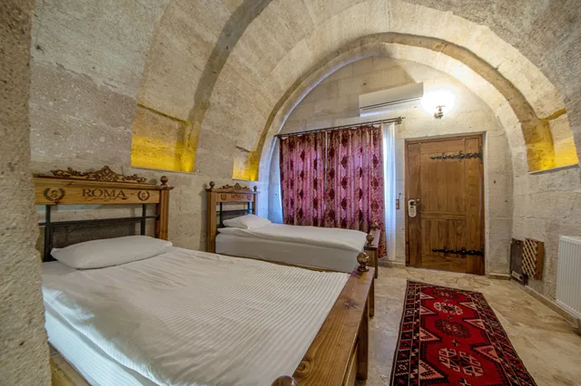 جناح عائلي بسريرين منفصلين وسرير كينج، Roma Cave Suite Hotel 4/7