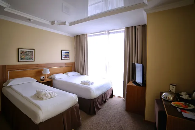 غرفة سوبيريور بسرير كوين، City Hotel Bishkek 2/5