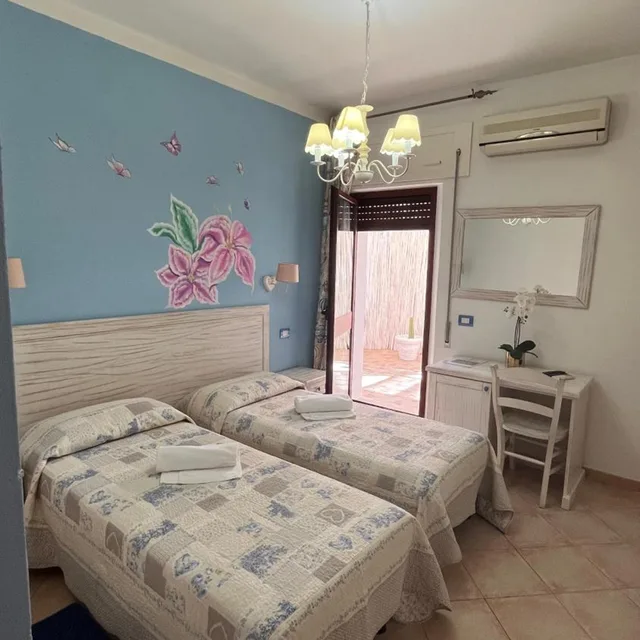 غرفة سوبيريور بسرير مزدوج بإطلالة على البحر، Hotel Tabby 1/3