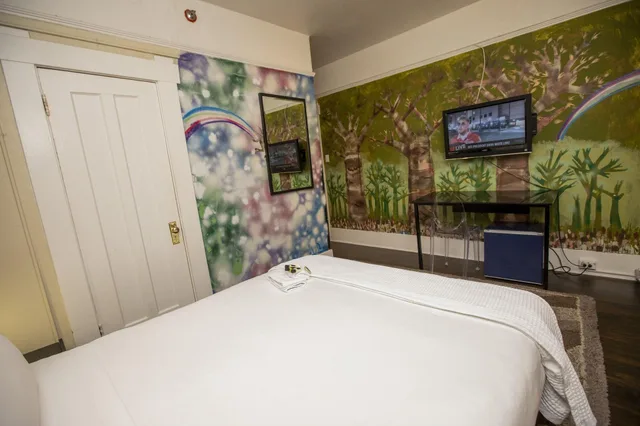 غرفة بسرير كوين، Hotel Des Arts 5/10
