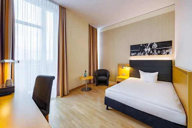 غرفة تنفيذية مفردة بسرير مزدوج، Airporthotel Berlin Adlershof 2/4