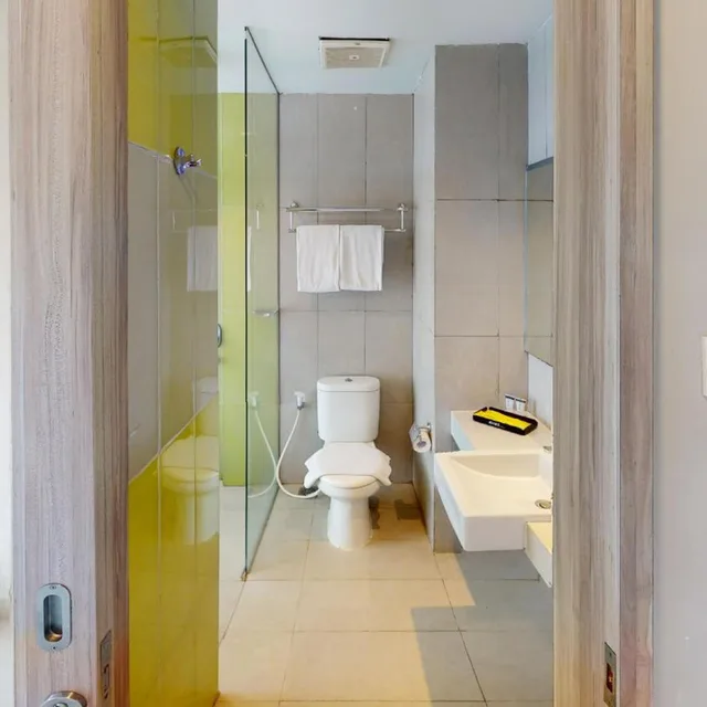 Superior, Deluxe, Double Bed, KHAS Surabaya Hotel 3/3